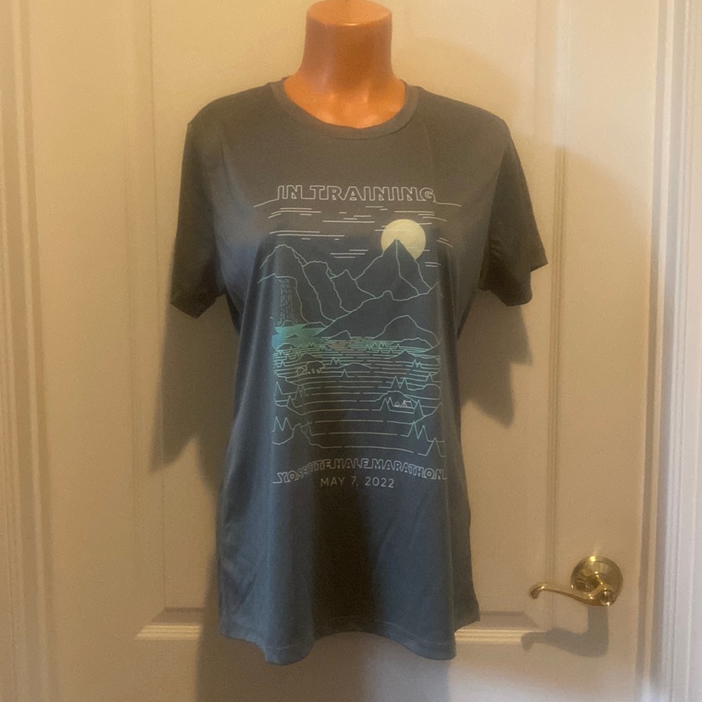YOSEMITE HALF MARATHON IN TRAINING Womens L Large Gray NWOT $30